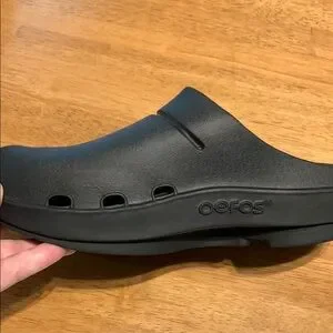 OOFOS Men\'s Black Loafers with White Soles OOFOS | Shoes | Oofos Black Loafers With Minimalist Design  main image 4